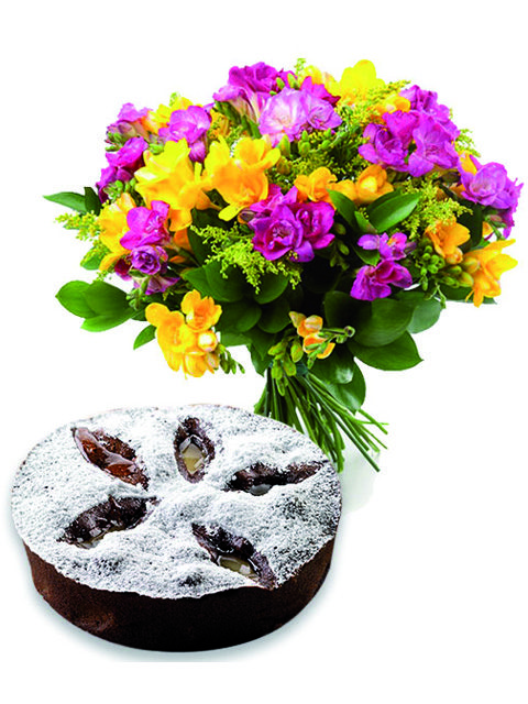 bouquet lisiantus con torta al cioccolato